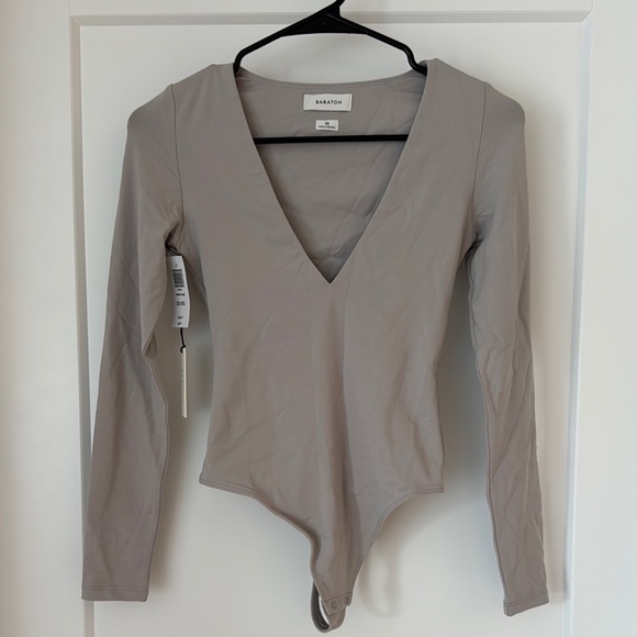 Aritzia Babaton Gray Long Sleeve V Neck Bodysuit - Picture 2 of 5